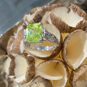 NWOT Filigree “Appletini” Ring CZ Green Peridot